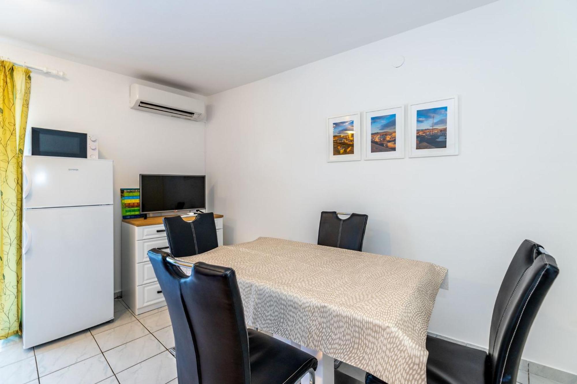 Apartments Oleander Kricin Baška Eksteriør billede